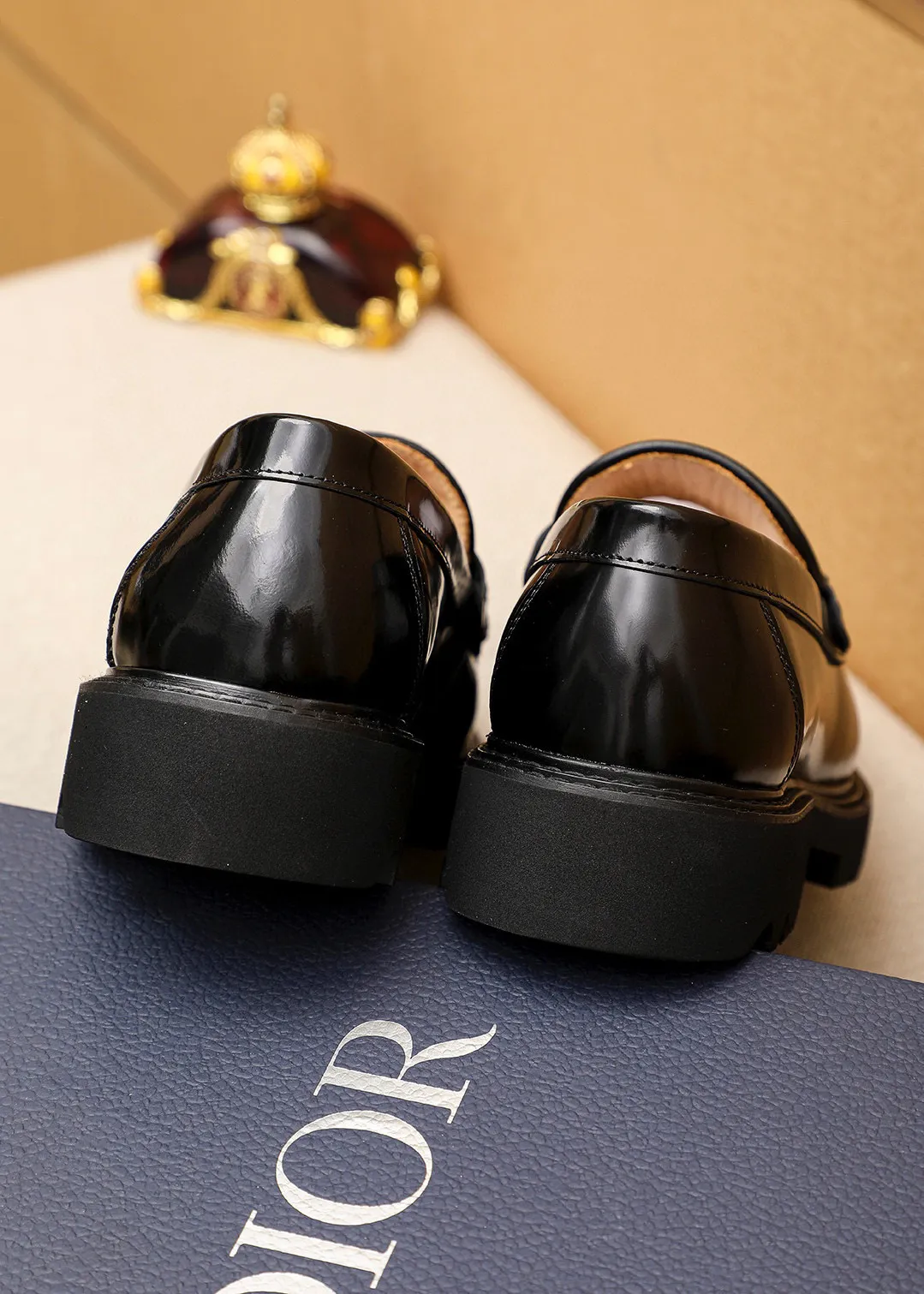 Men's shoes 💰480 💐 Product trademark: Dior "Dior" casual leather shoes Regular size: 39-44 (45🉑️customized) Product materials: Selected Italian imported first-layer calfskin upper, imported water-dyed 🐂 cowhide lining. Strong three-dimensional visual effect, original outsole color: 2 colors available